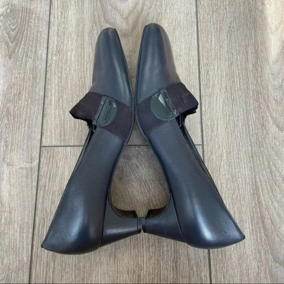 Trotters Women's Beth Pump in Navy Kid - Picture 8 of 14